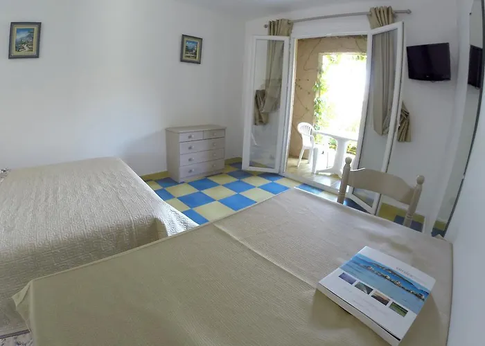 מלון דירות Colombara 3*